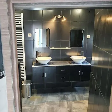 Maison 6 Chambres Avec Jardin * Beloeil